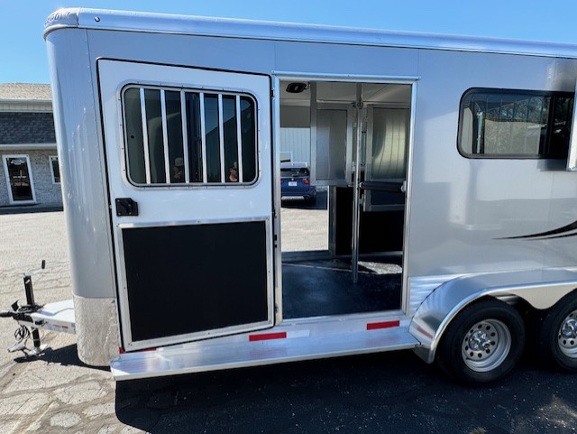 New 2025 Shadow 69166-E-2STRW-BP Horse Trailer