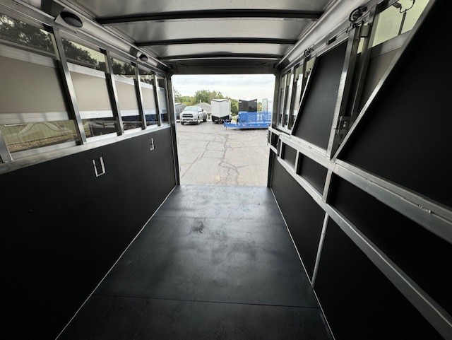 New 2025 Shadow 69170-3SL-BP Horse Trailer