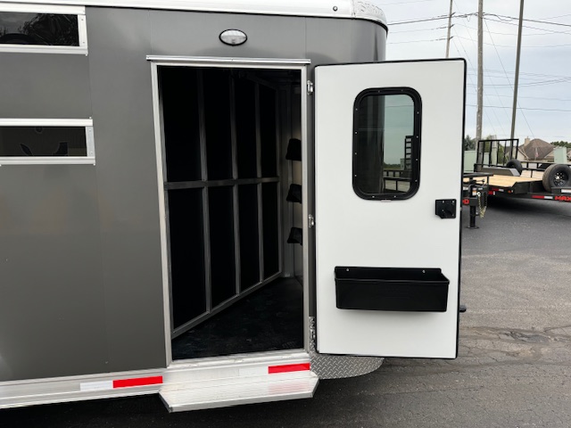 New 2025 Shadow 69170-3SL-BP Horse Trailer