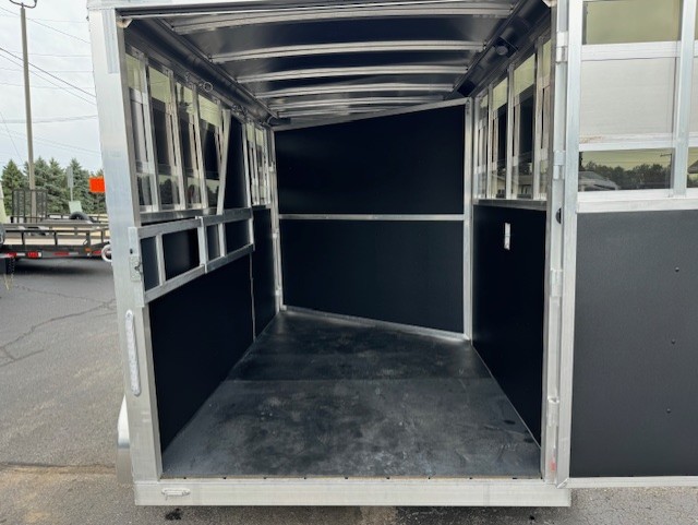 New 2025 Shadow 69136-2SL-BP Horse Trailer